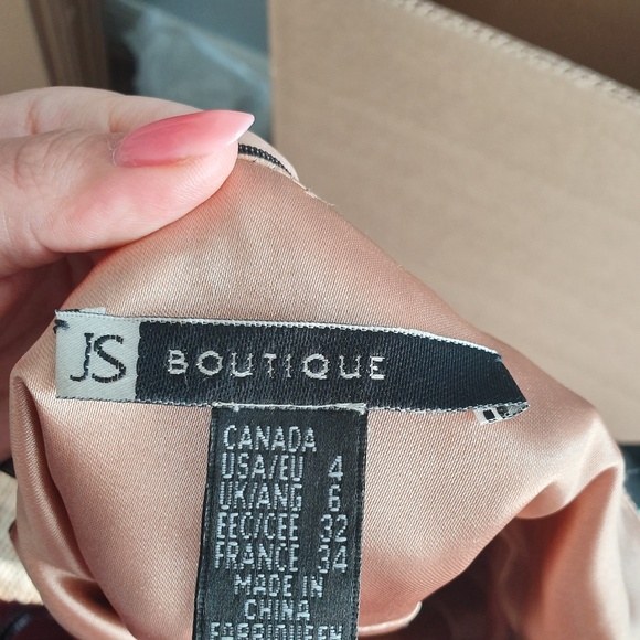 Canadian Designer Black Evening Dress with Puffy skirt and Lace detail size 4 - Picture 4 of 7